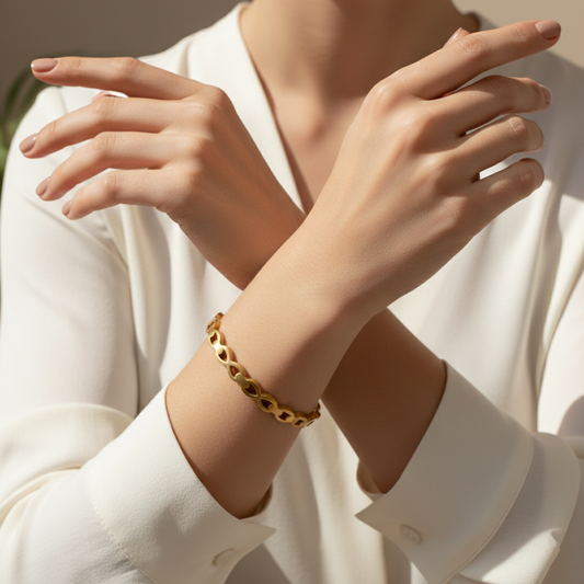 Infinity Link Gold Bangle