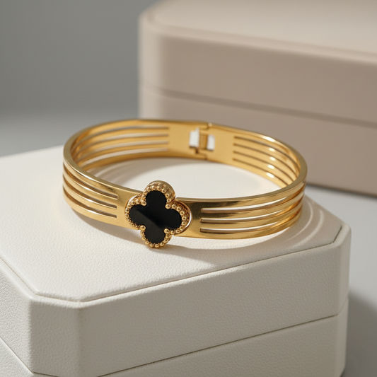 Black Onyx Clover Motif Bangle