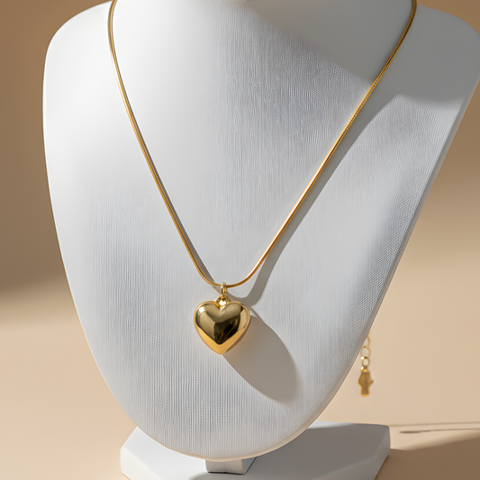 Minimal Gold Heart Pendant Necklace