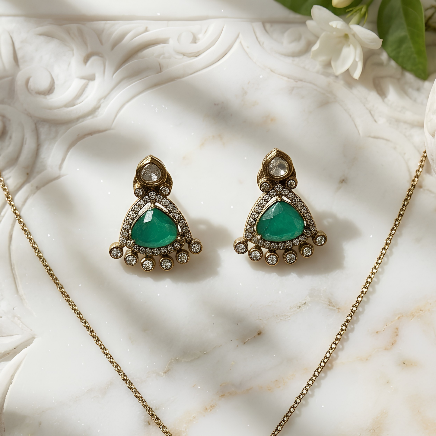 Emerald Green Kundan Pendant Necklace Set