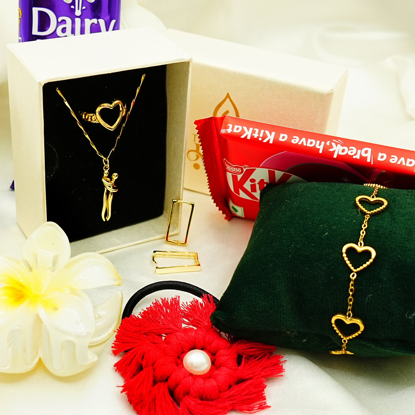 Cute Love Jewelry Gift Hamper For Her